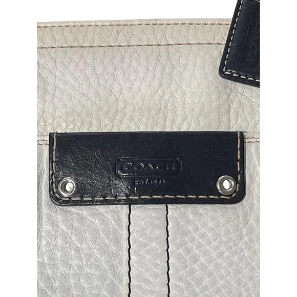 Coach Hamilton Tote Bag Pebble Leather Off-White With Black Handles - Picture 2 of 8